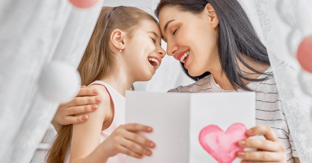 10 Heartwarming Mom Birthday Card Ideas to Show Your Love 19 girl mom daughter woman birthday card heart